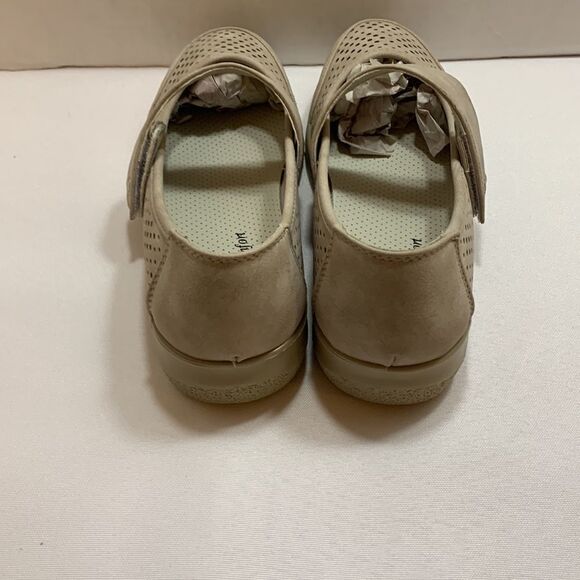 VJH Comfort Sz 6 Mary Jane shoes.  NEW - Picture 3 of 8